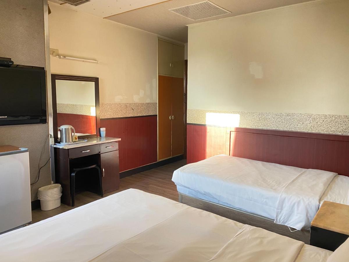 Huang Kai Hotel Тайчжун Экстерьер фото