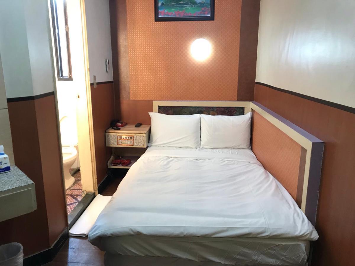 Huang Kai Hotel Тайчжун Экстерьер фото