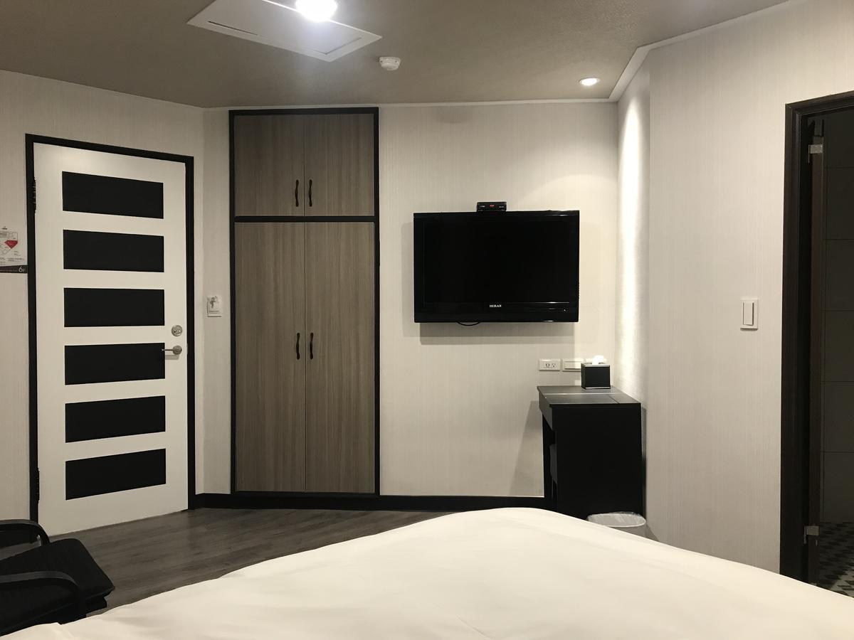 Huang Kai Hotel Тайчжун Экстерьер фото