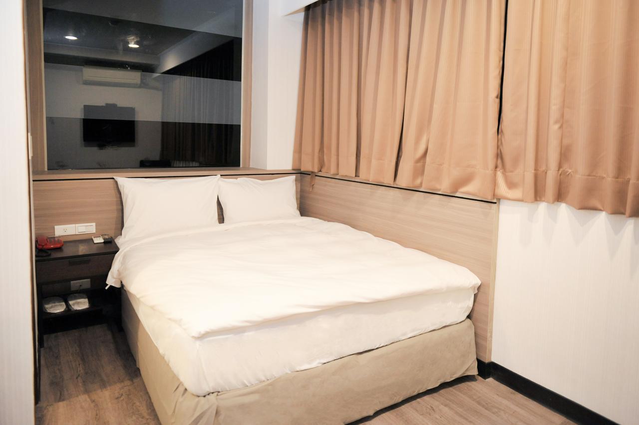 Huang Kai Hotel Тайчжун Экстерьер фото