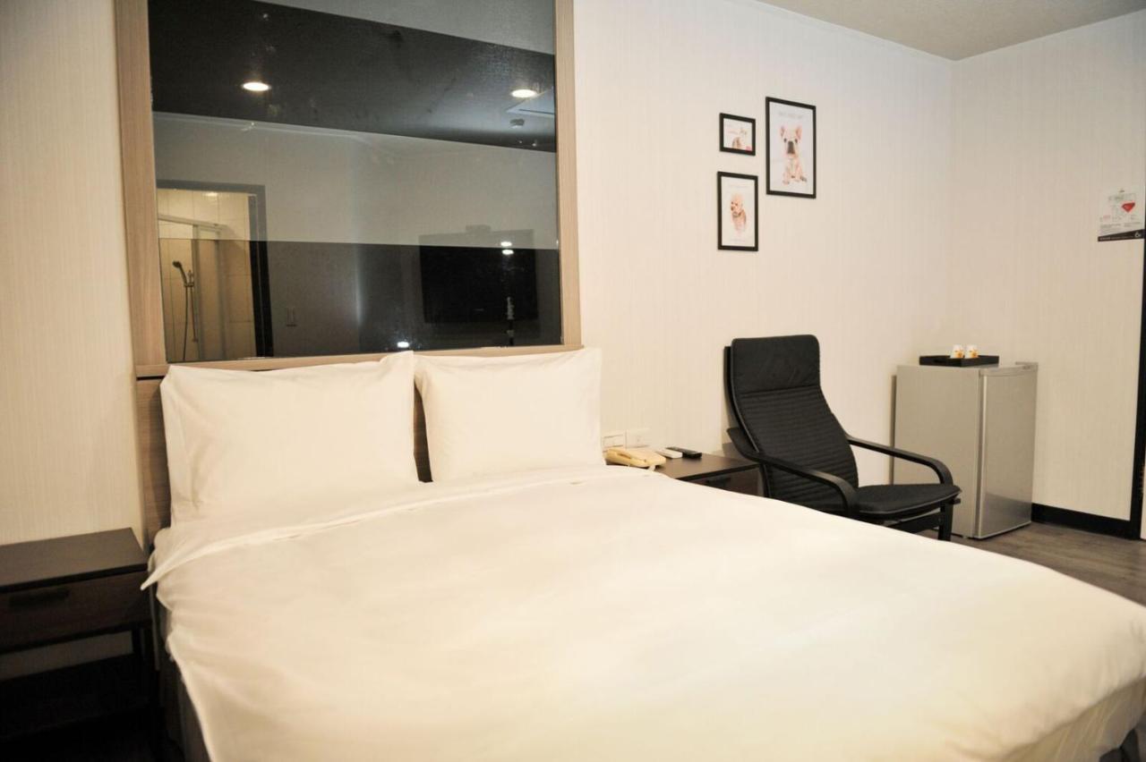Huang Kai Hotel Тайчжун Экстерьер фото