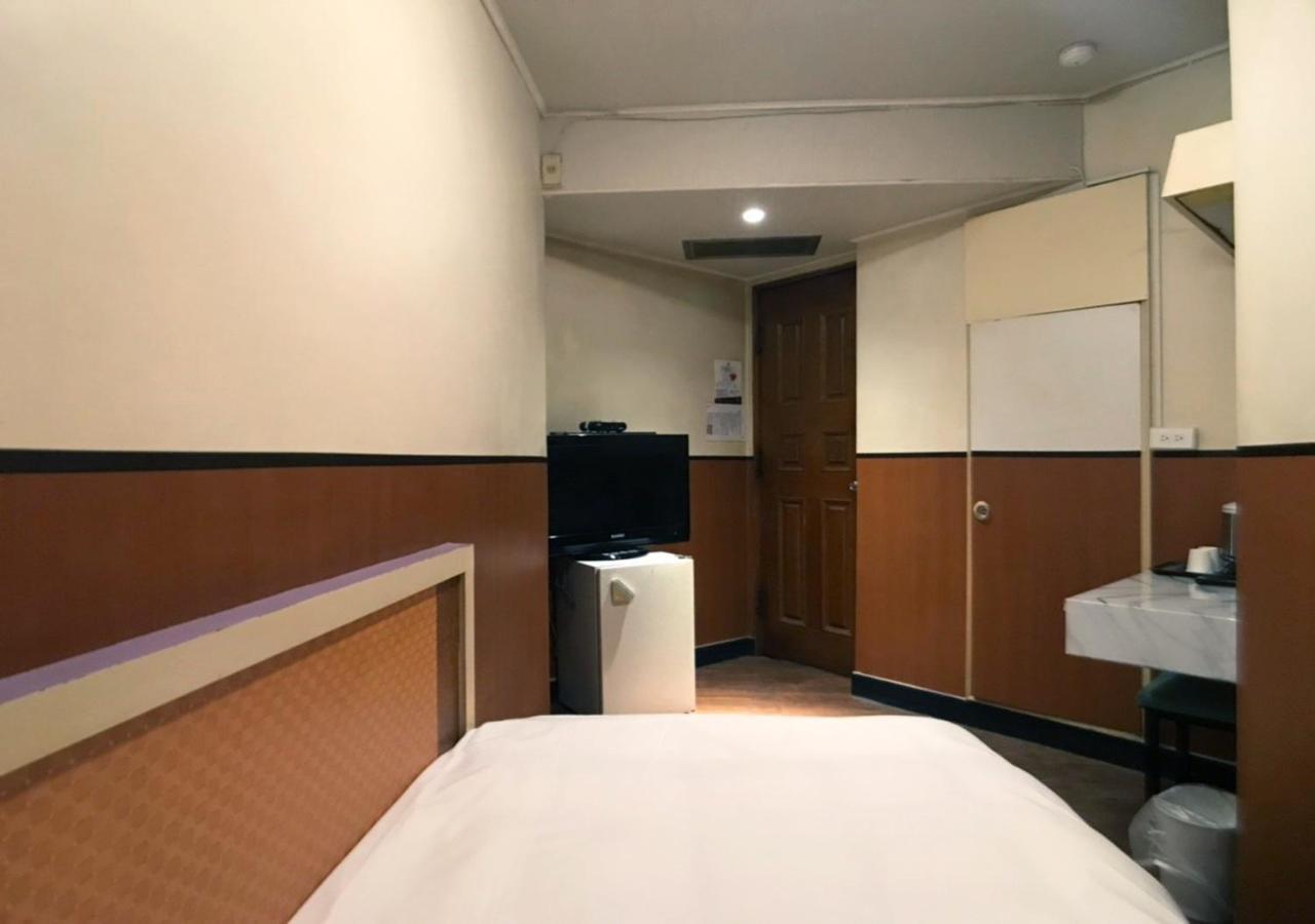 Huang Kai Hotel Тайчжун Экстерьер фото