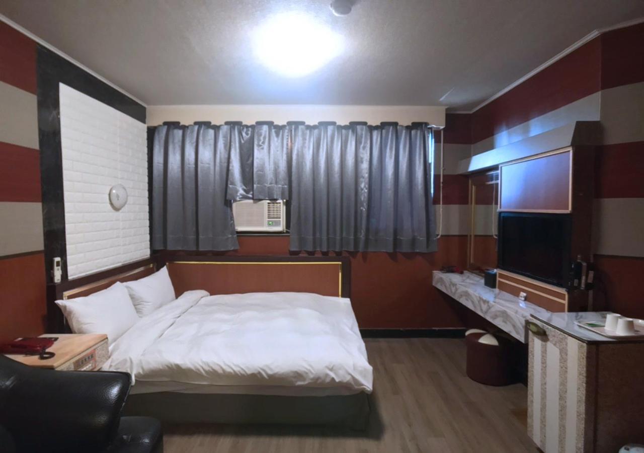 Huang Kai Hotel Тайчжун Экстерьер фото